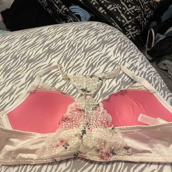 Pink bra - Picture 2 of 3